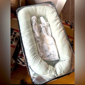 Dockatot Deluxe + Covers & Carrier